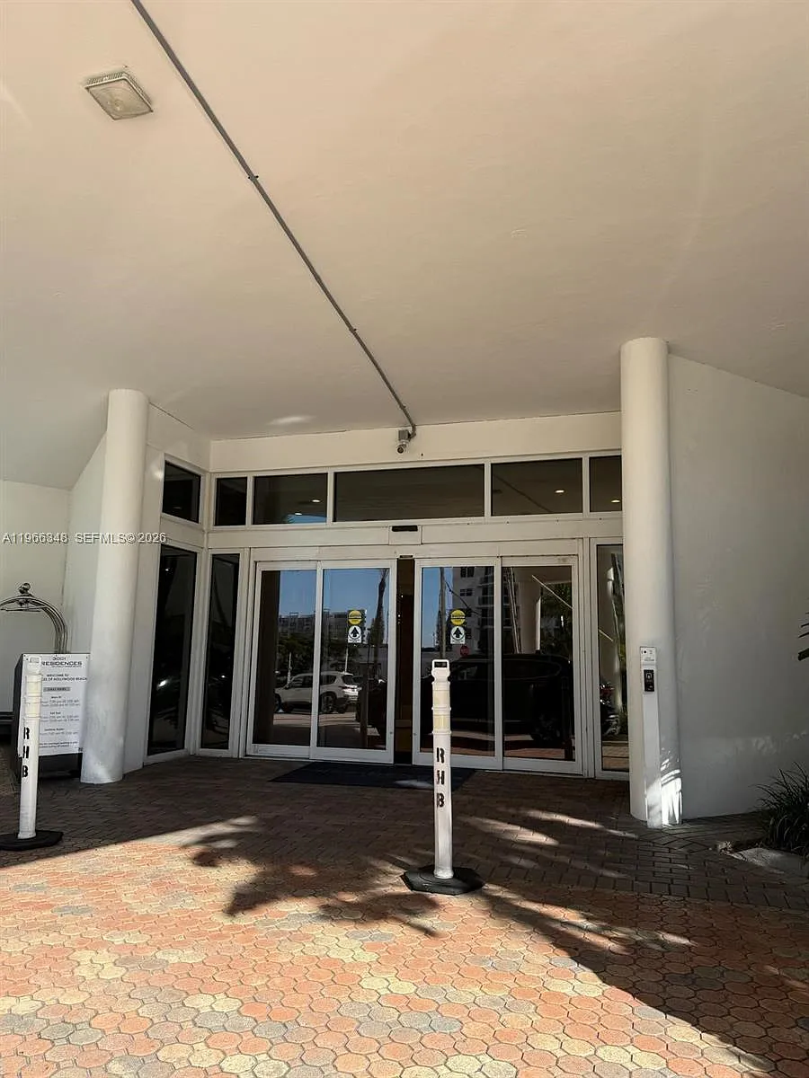 Building Photo - 3001 S Ocean Dr #107
