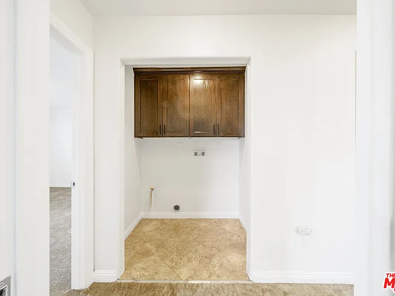 838 E 80th St #838 — Photo 12