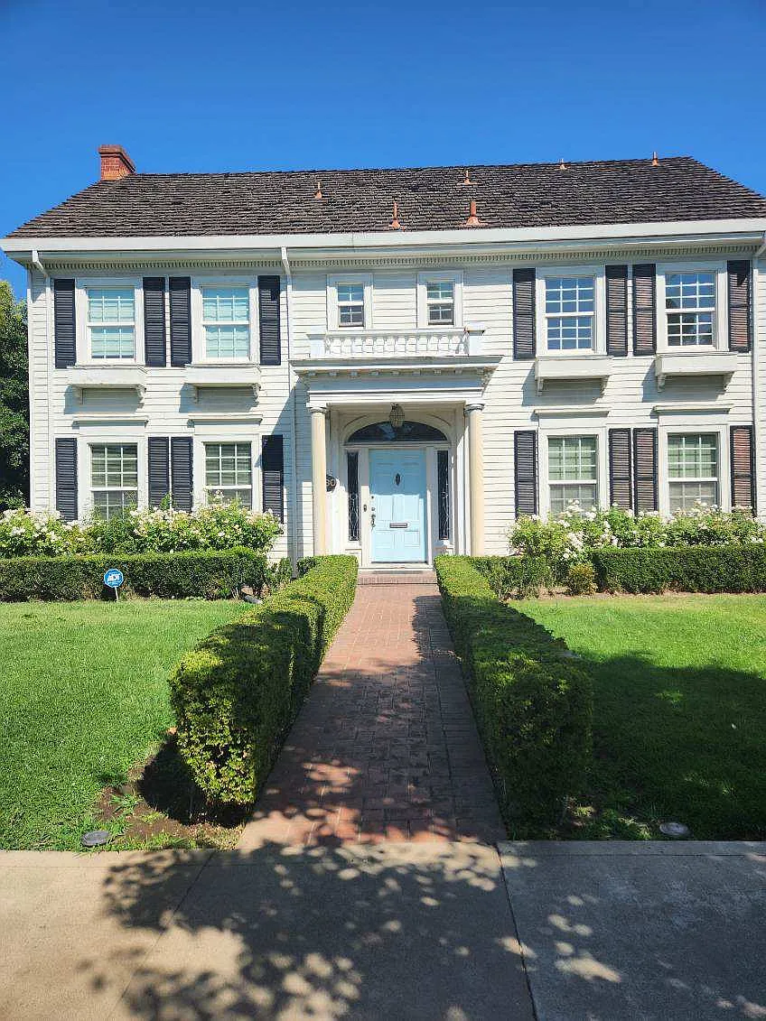 4 bed, 3.5 bath, 3565 sqft, $1,350 — Photo 1