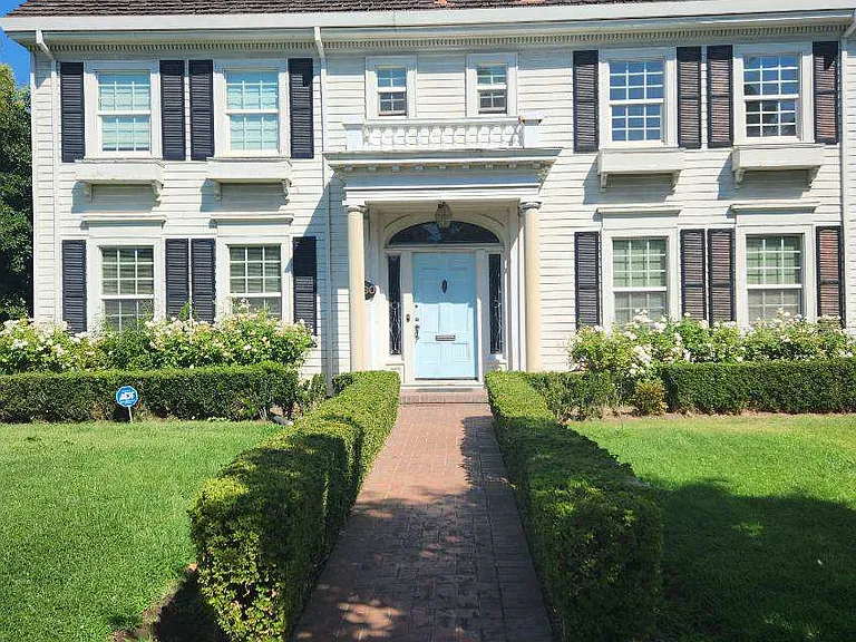 1530 N San Joaquin St — Photo 1