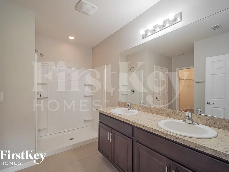 217 SE 27th St — Photo 12
