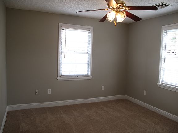 4th image of 809 Rosewood Dr