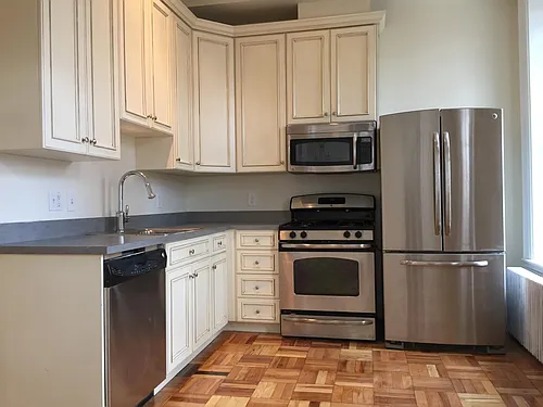 29 Newton St Photo 1