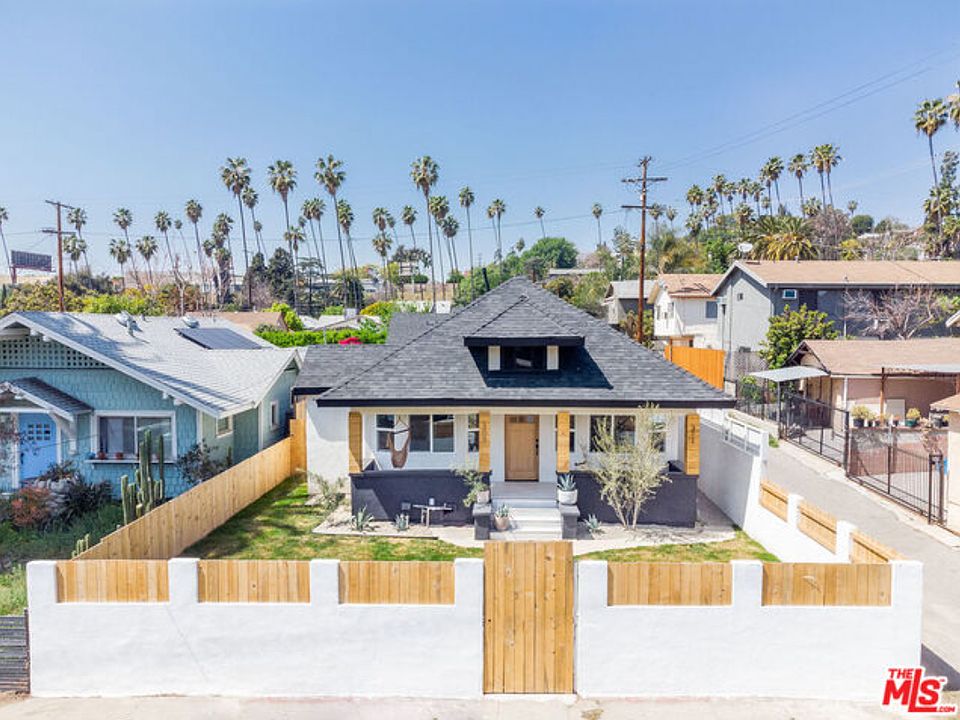main house (3bed / 2 bath)