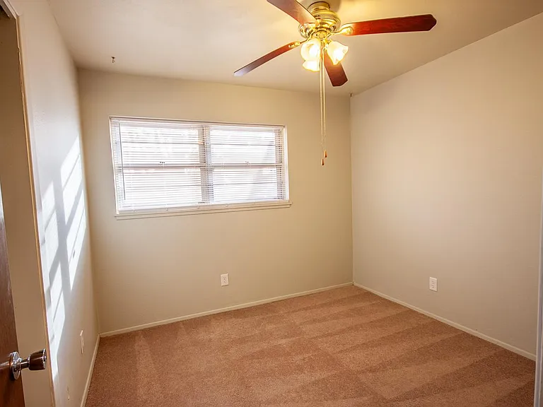 2040 Gerry Dr — Photo 13
