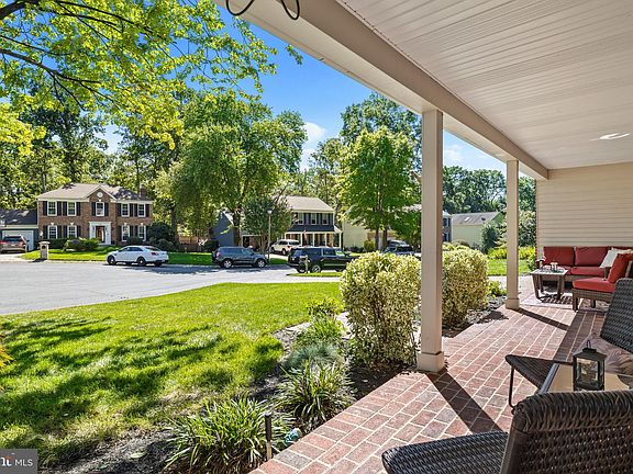 4th image of 304 Beech Grove Ct