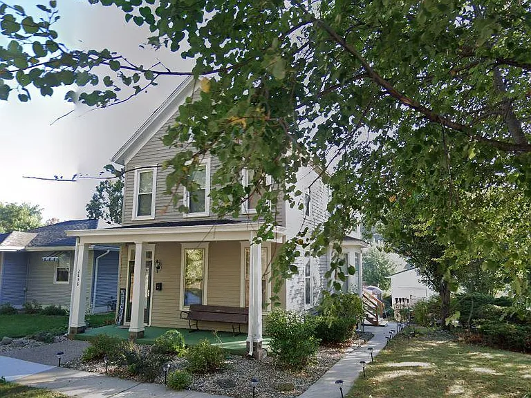 2636 Queen St — Photo 3