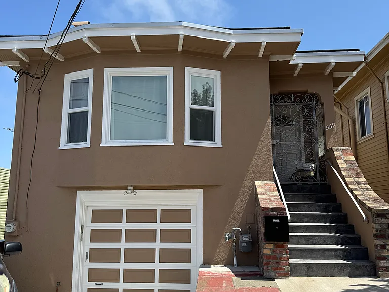 559 Cordova St — Photo 1