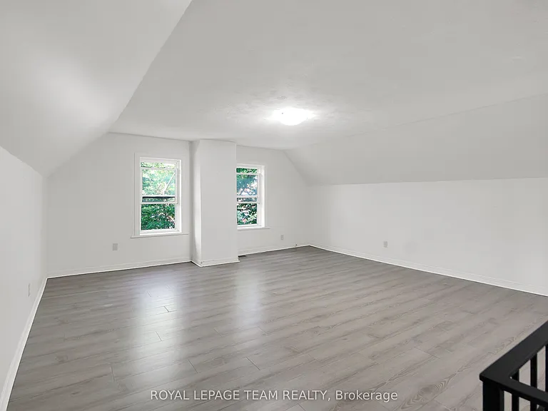4 Eccles St #5 — Photo 8