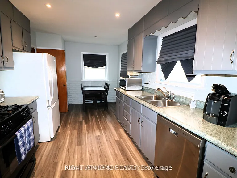 1095 Spears Rd — Photo 4