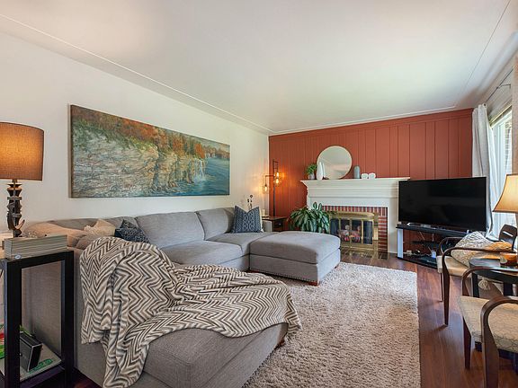5th image of 1348 Arianna St NW
