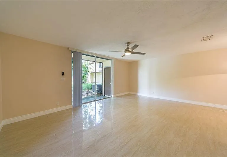 1343 Hampton Blvd — Photo 3
