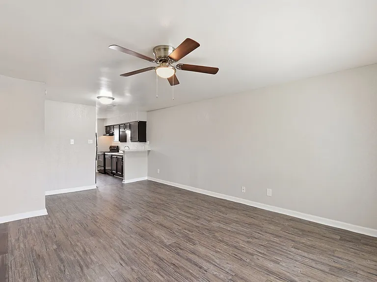 Henderson Grove Apartments — Photo 25