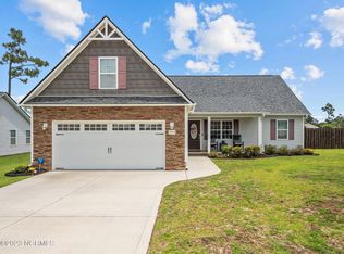 700 Wickford Pl, Hubert, NC 28539