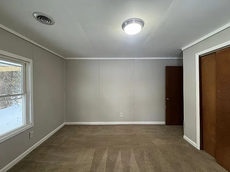 207 E Oak St — Photo 5