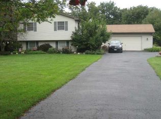 5057 Escarpment Dr, Lockport, NY 14094