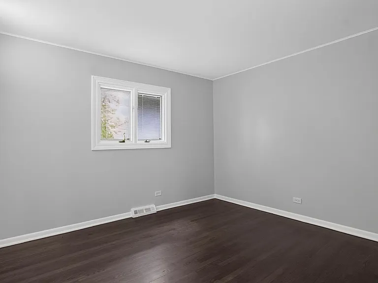 1702 N Beech Rd — Photo 36