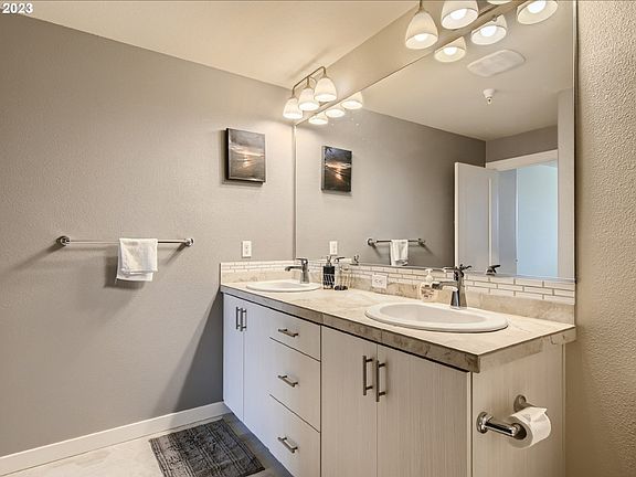 4th image of 16323 NW Chadwick Way Unit 204