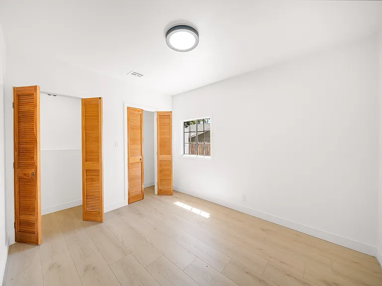 2035 Las Colinas Ave — Photo 31