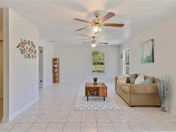 4th image of 2555 Vespero St