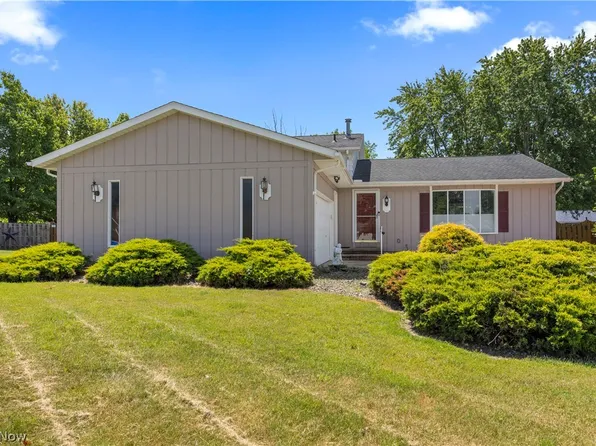 20563 Holly Cir, Strongsville, OH 44136