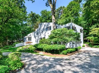 33 Mill Brook Rd W, Stamford, CT 06902