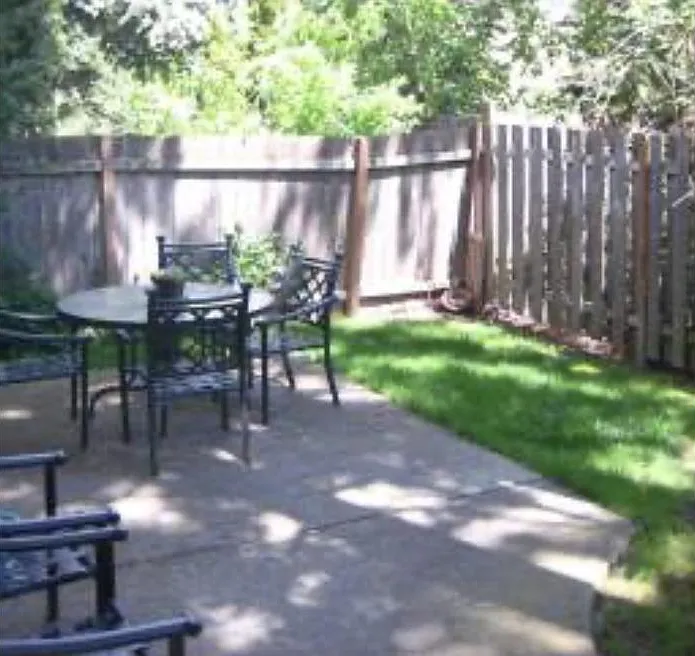 2 bed, 2.5 bath, 1550 sqft, $2,300 — Photo 2