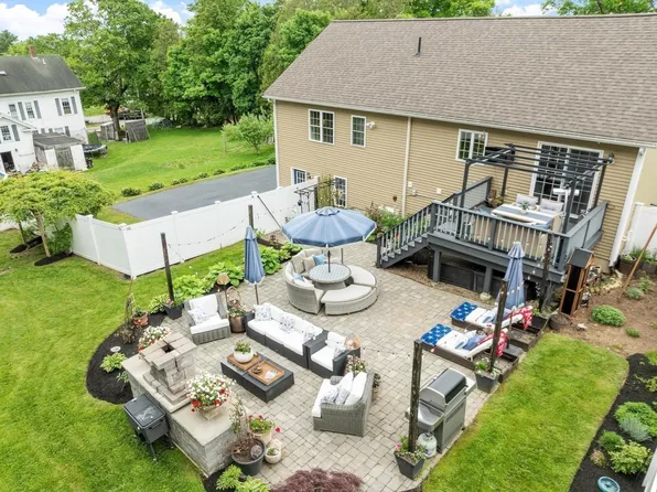24 High St, North Brookfield, MA 01535