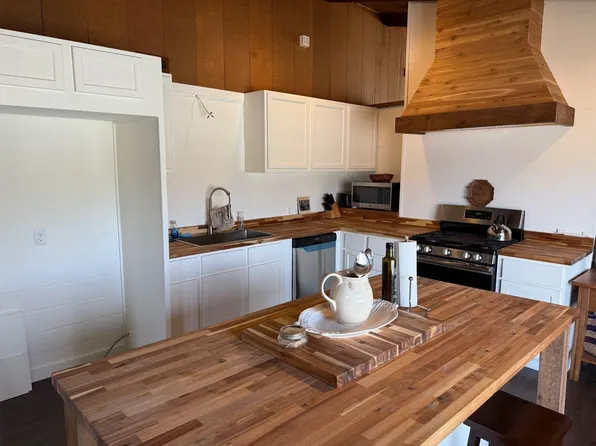 357 Resort Rd, Holly Grove, AR 72069