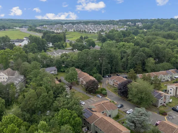 29 Orangewood West #29, Derby, CT 06418