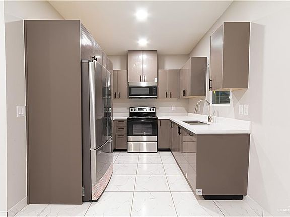 4th image of 3502 S Urbahn Ave