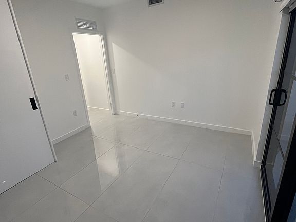 5th image of 1373 NW 3rd St #1