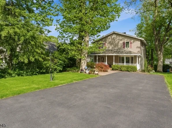 32 W Lakeview Trl, Jefferson Twp., NJ 07885