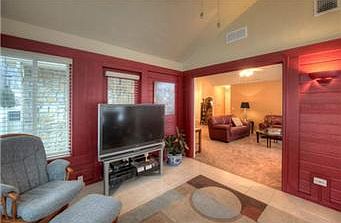 5th image of 943 NE Devon Dr #3-C