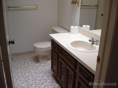 4th image of 13924 Harrington Dr