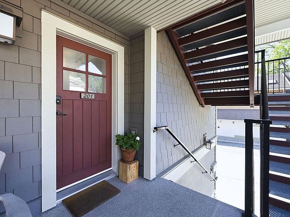 2nd image of 414 Gower Point Rd #201