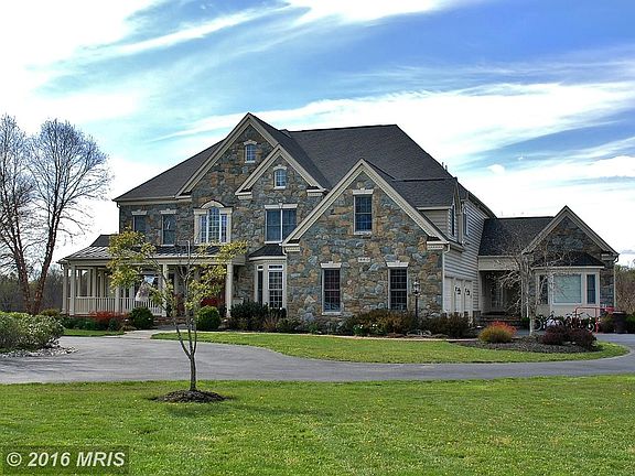 3 Car Garage & Breezeway to Main Lvl BR/FB