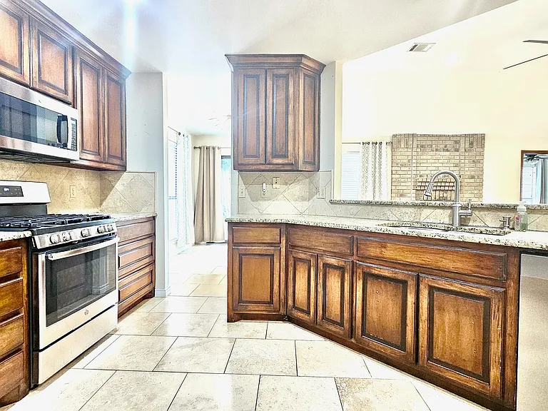 1445 Sedalia Dr — Photo 9