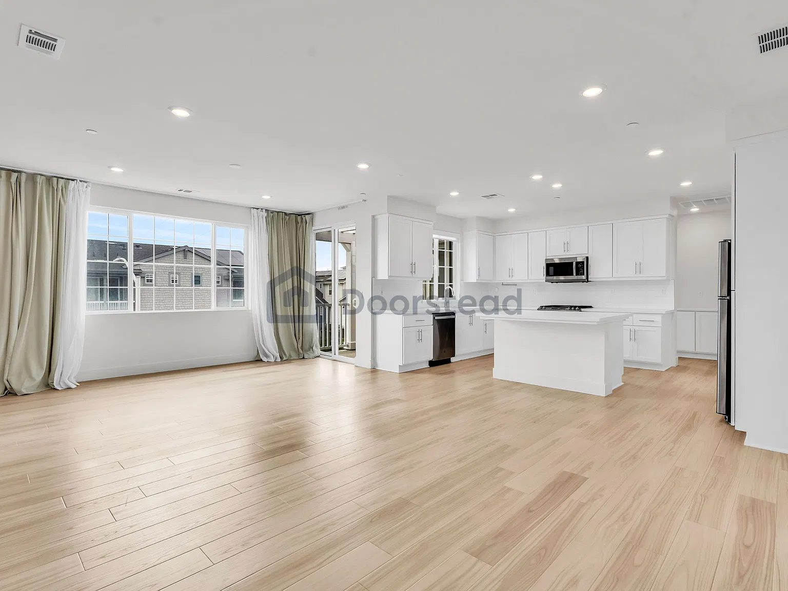 3 bed, 2.0 bath, 1831 sqft, $4,250 — Photo 2