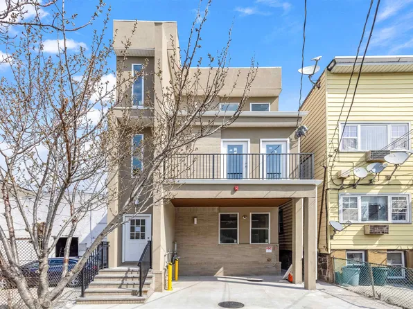 411 11th St Floor 2, Union City, NJ 07087