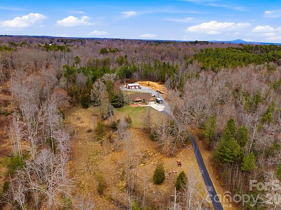 3rd image of 575 Hill Rd