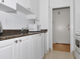 Central Park Place (B)