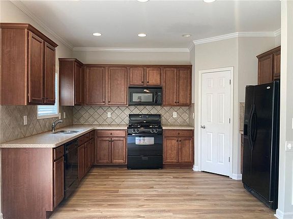 3rd image of 5225 Sherwood Way