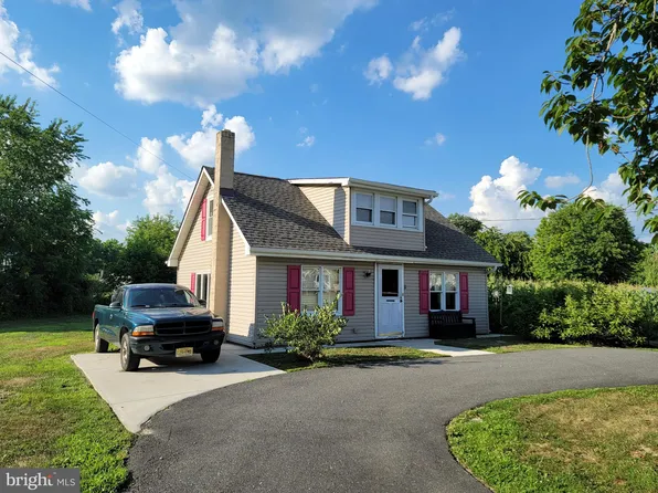 111 Salem St, Elmer, NJ 08318