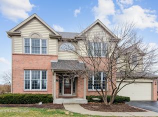 7 Point O Woods Ct, Lake In The Hills, IL 60156