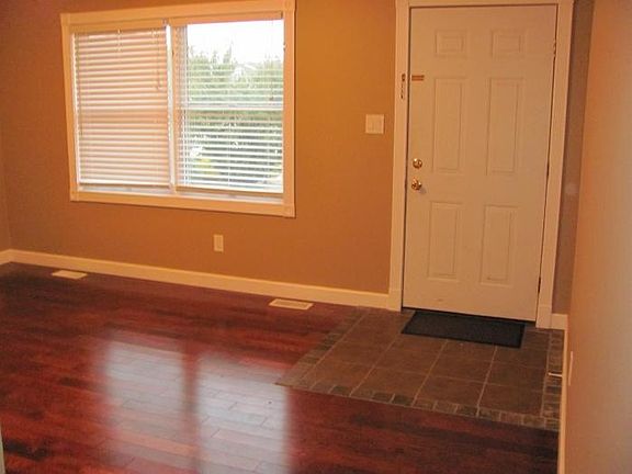 4th image of 7 Harkins Dr