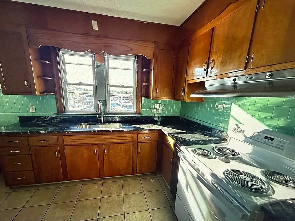 9 Shamrock St #3