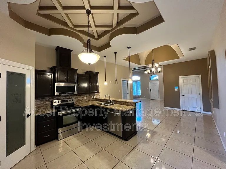 312 Kika De La Garza St — Photo 7