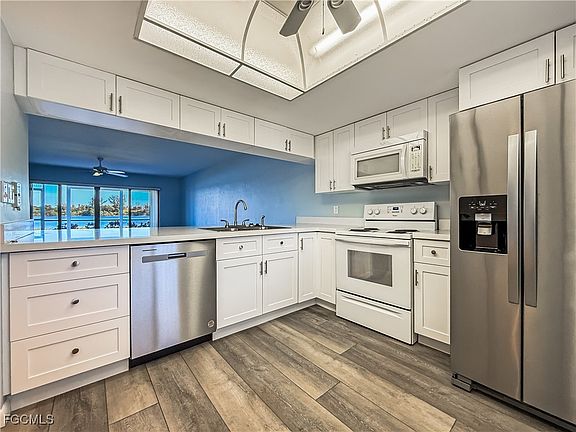 2nd image of 16200 Bay Pointe Blvd #106