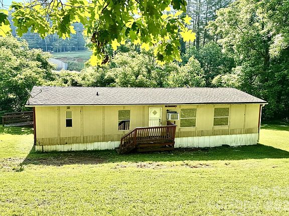 3rd image of 8 White Oak Dr